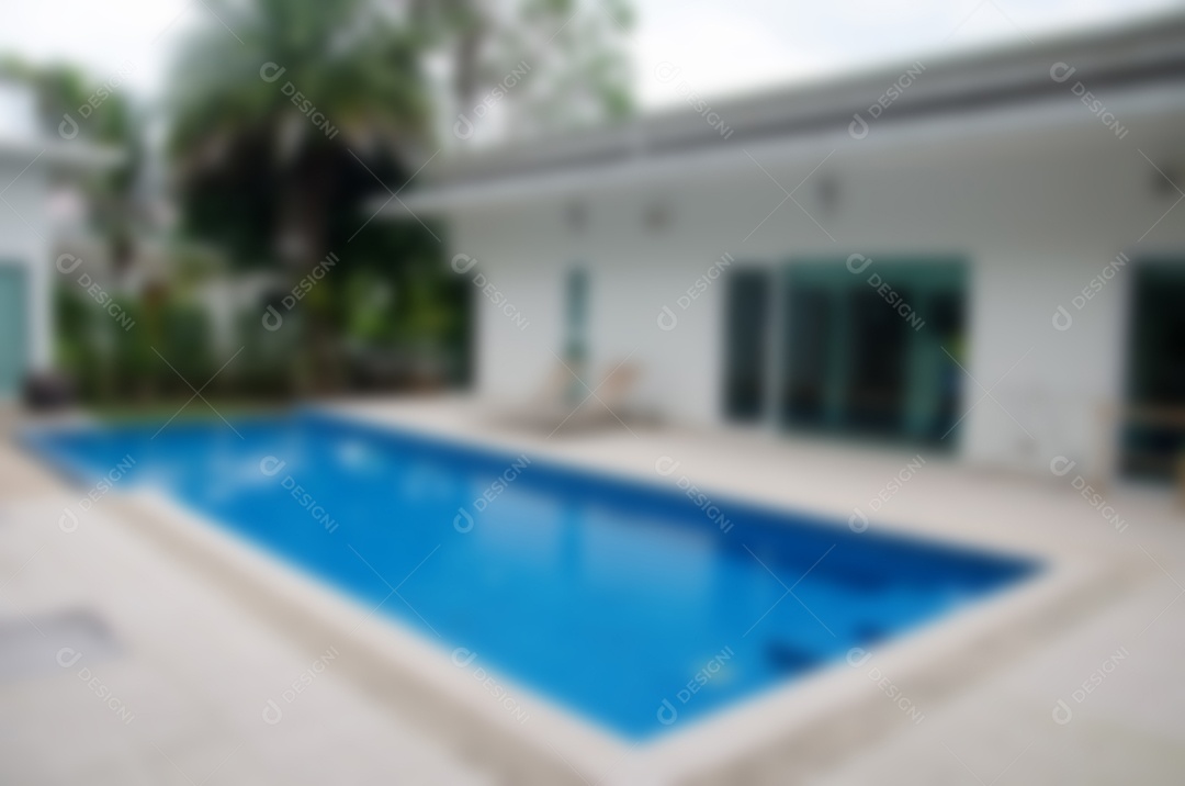 Desfoque a piscina ao ar livre para segundo plano. Pode ser usado para exibição.
