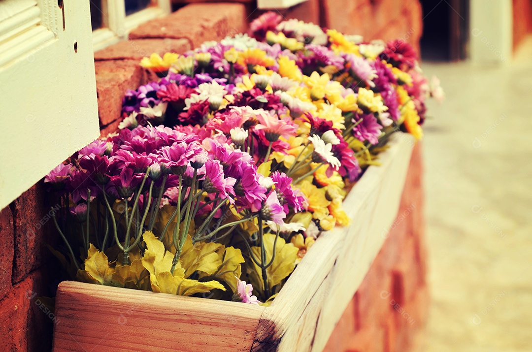 Janela vintage com flores