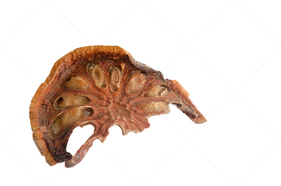 Fruta de Bael isolada no branco.