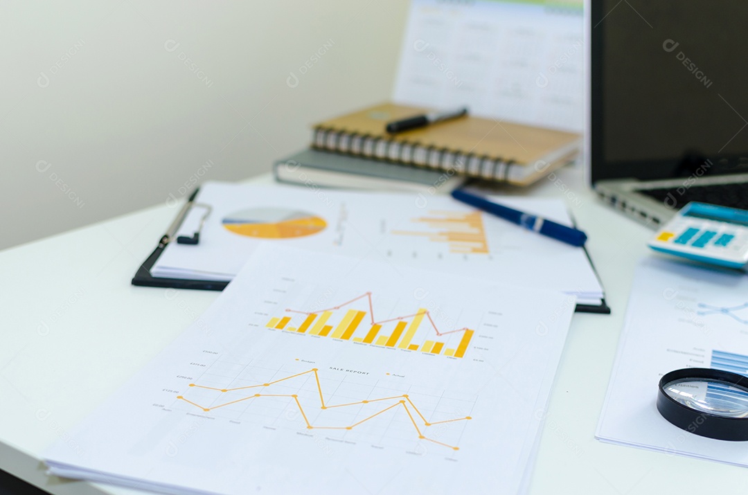 Mesa de escritório com bloco de notas de caneta de calculadora de suprimentos