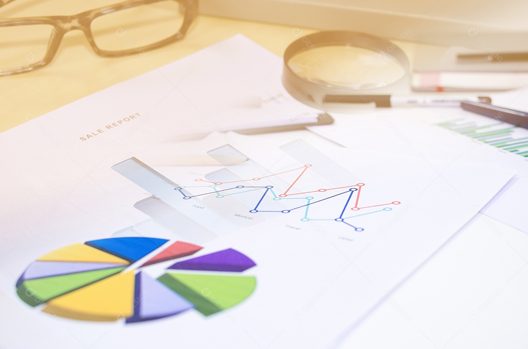 Documentos de negócios com crescimento de gráficos. conceito de negócios