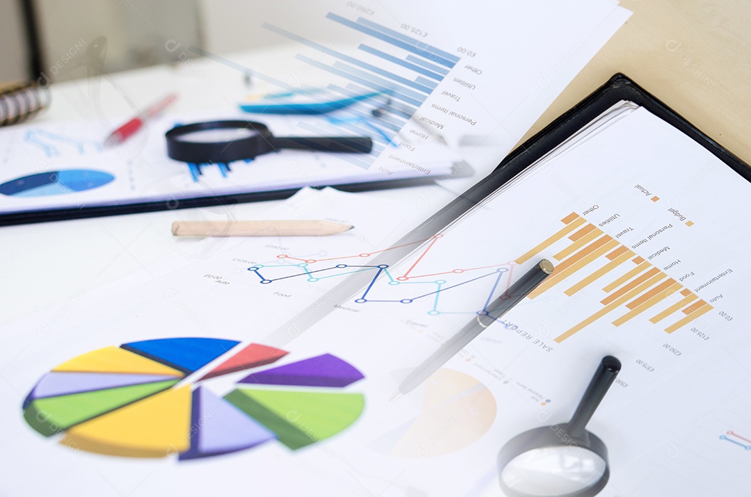 Documentos de negócios com crescimento de gráficos. conceito de negócios