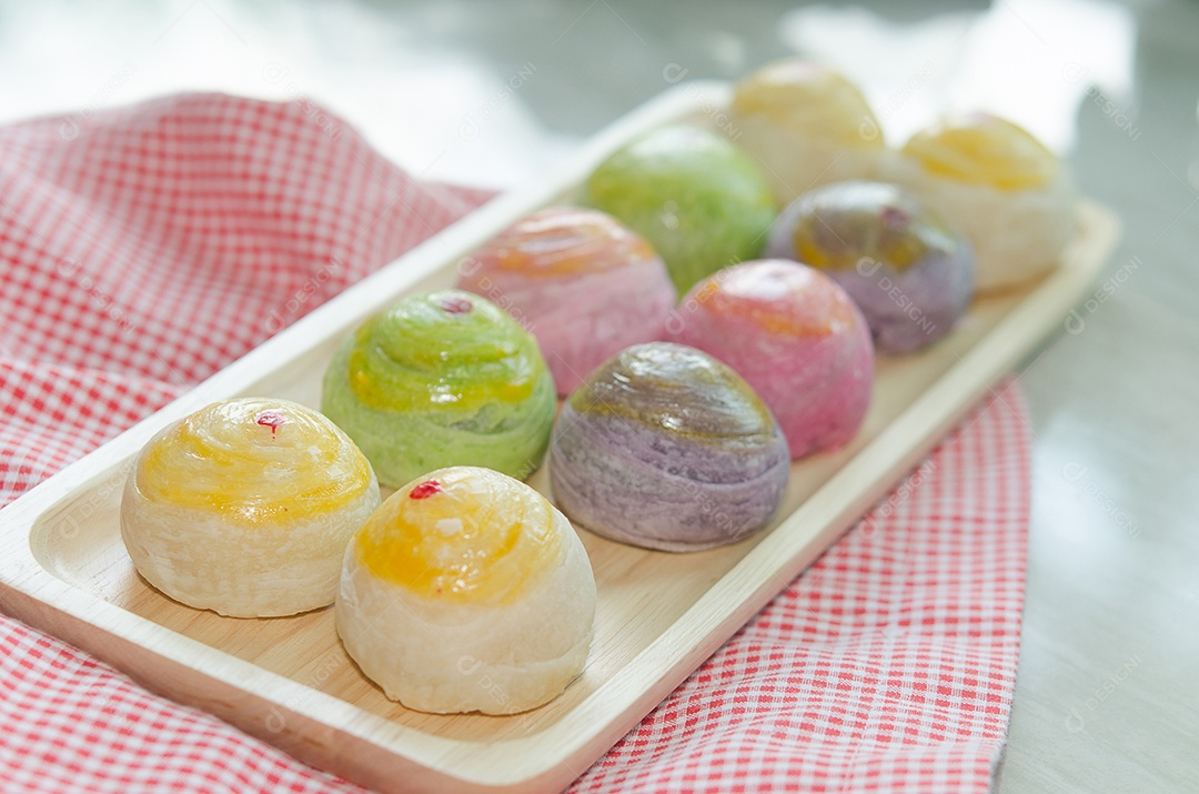 Sobremesa tradicional asiática, bolo de lua, bolo tailandês ou pastelaria chinesa. Deliciosa Sobremesa.