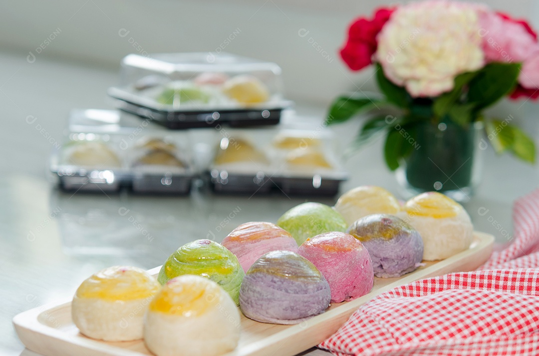 Sobremesa tradicional asiática, bolo de lua, bolo tailandês ou pastelaria chinesa. Deliciosa Sobremesa.