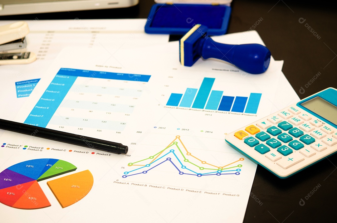 Gráfico de plano de negócios na mesa.