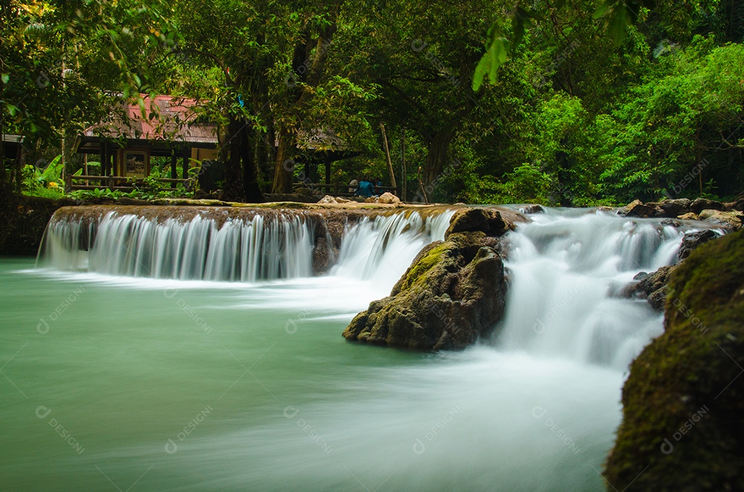A cachoeira no Parque Nacional, Tailândia