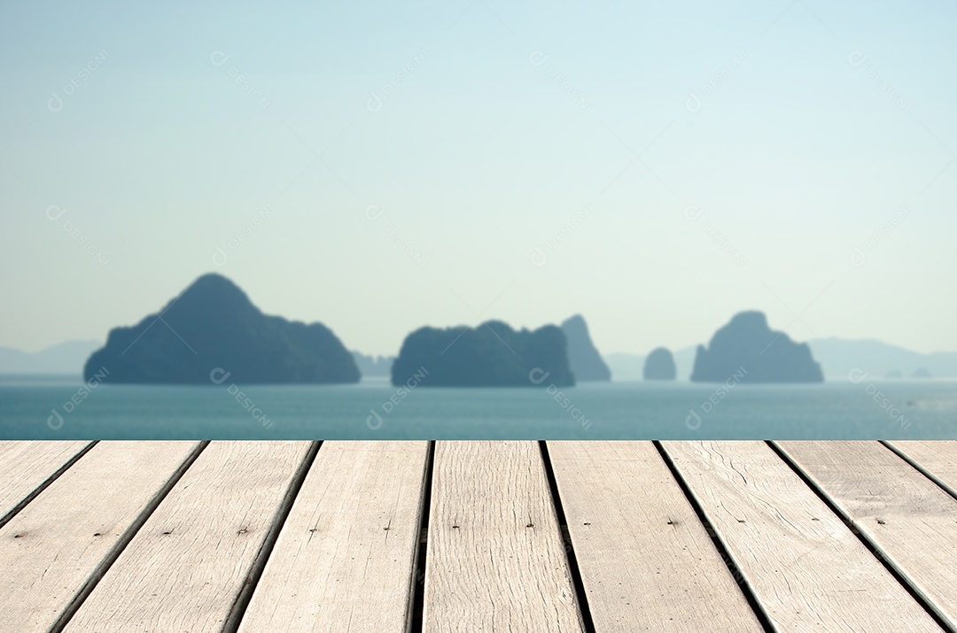 Parte superior vazia do fundo desfocado abstrato do mar de madeira. Para exibição do produto