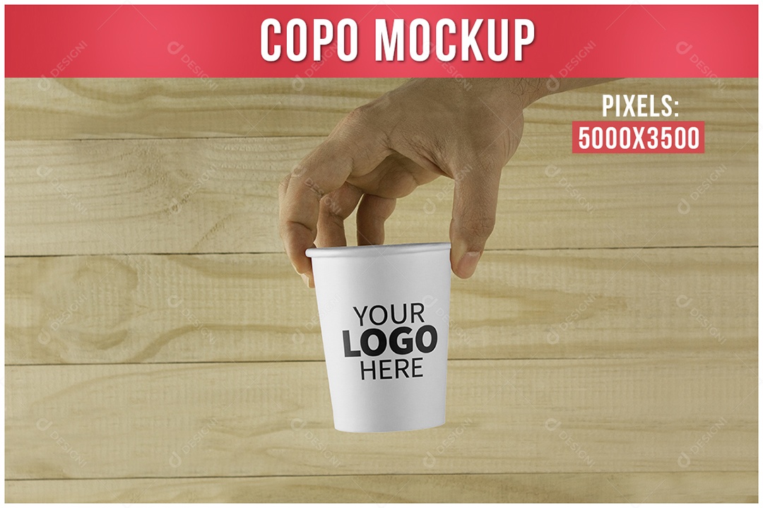 Mão Segurando Copo Mockup PSD