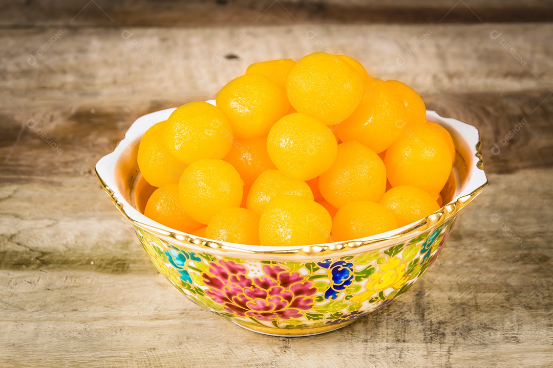 Sobremesa tailandesa ou sobremesa tailandesa com características únicas, cores vivas e sabores diferentes A arte de fazer sobremesas