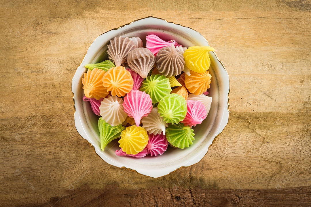 Sobremesa tailandesa ou sobremesa tailandesa com características únicas, cores vivas e sabores diferentes A arte de fazer sobremesas