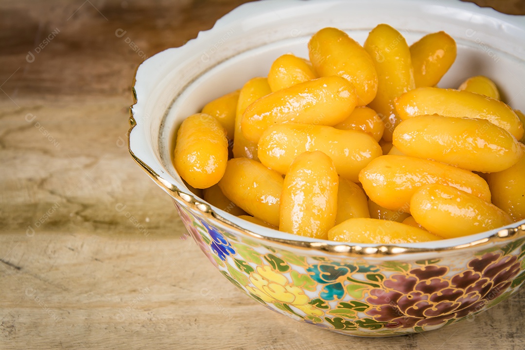 Sobremesa tailandesa ou sobremesa tailandesa com características únicas, cores vivas e sabores diferentes A arte de fazer sobremesas