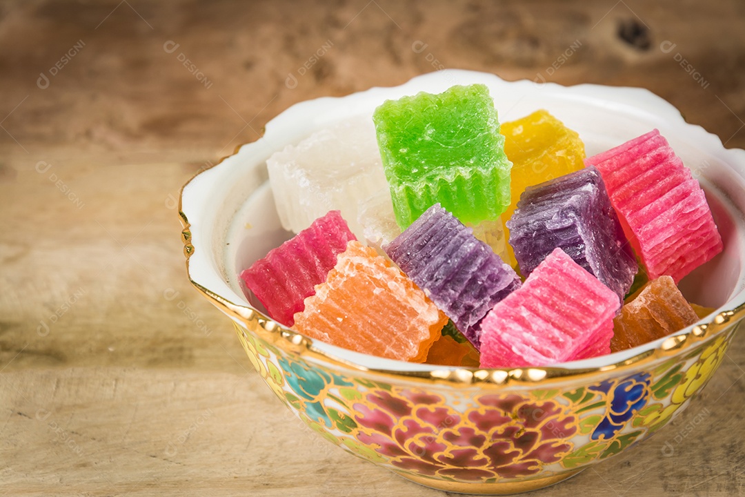 Sobremesa tailandesa ou sobremesa tailandesa com características únicas, cores vivas e sabores diferentes A arte de fazer sobremesas