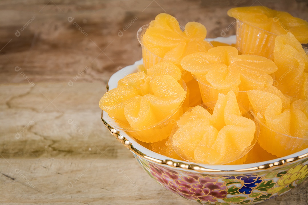 Sobremesa tailandesa ou sobremesa tailandesa com características únicas, cores vivas e sabores diferentes A arte de fazer sobremesas