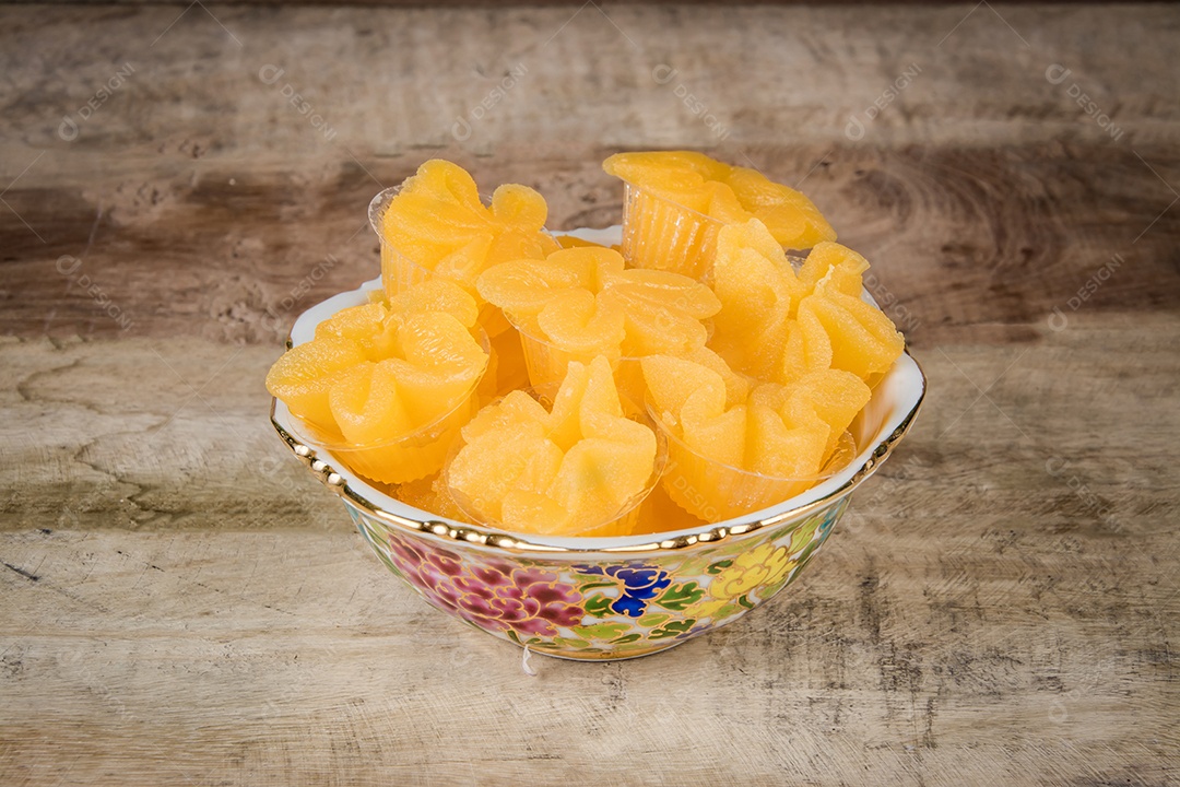 Sobremesa tailandesa ou sobremesa tailandesa com características únicas, cores vivas e sabores diferentes A arte de fazer sobremesas