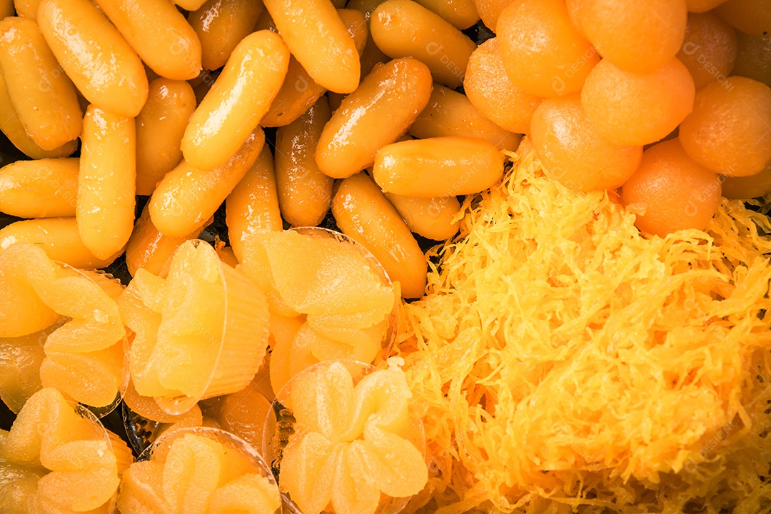 Sobremesa tailandesa ou sobremesa tailandesa com características únicas, cores vivas e sabores diferentes A arte de fazer sobremesas