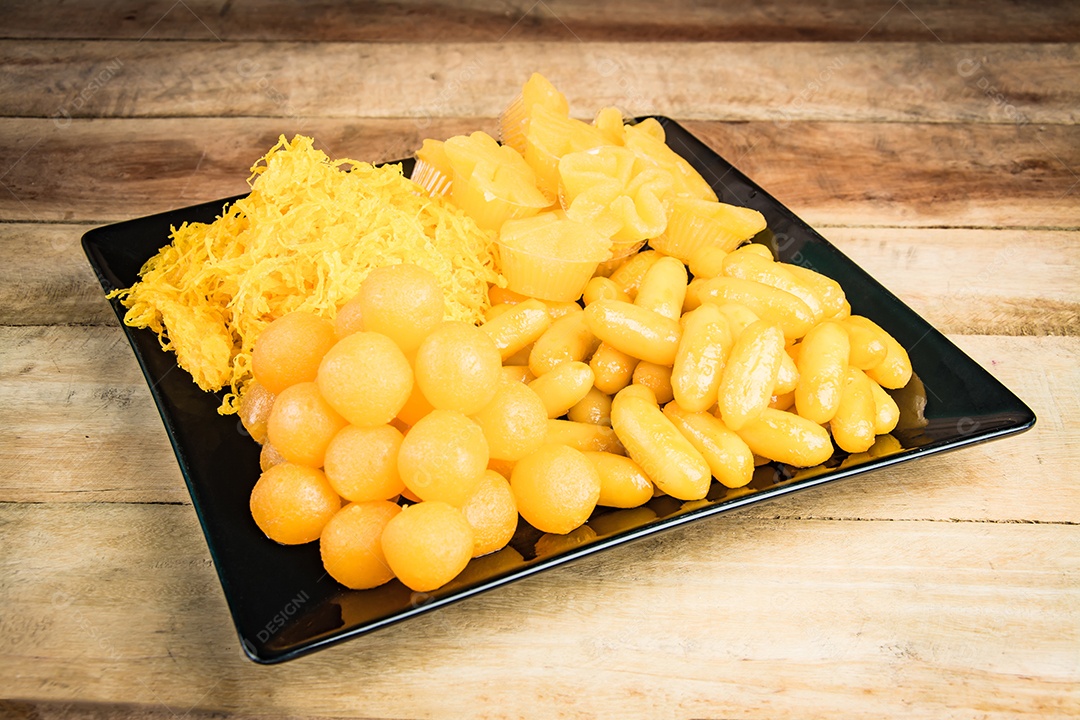 Sobremesa tailandesa ou sobremesa tailandesa com características únicas, cores vivas e sabores diferentes A arte de fazer sobremesas