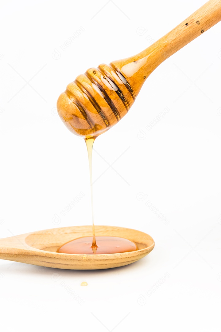 concha de mel de madeira no fundo branco