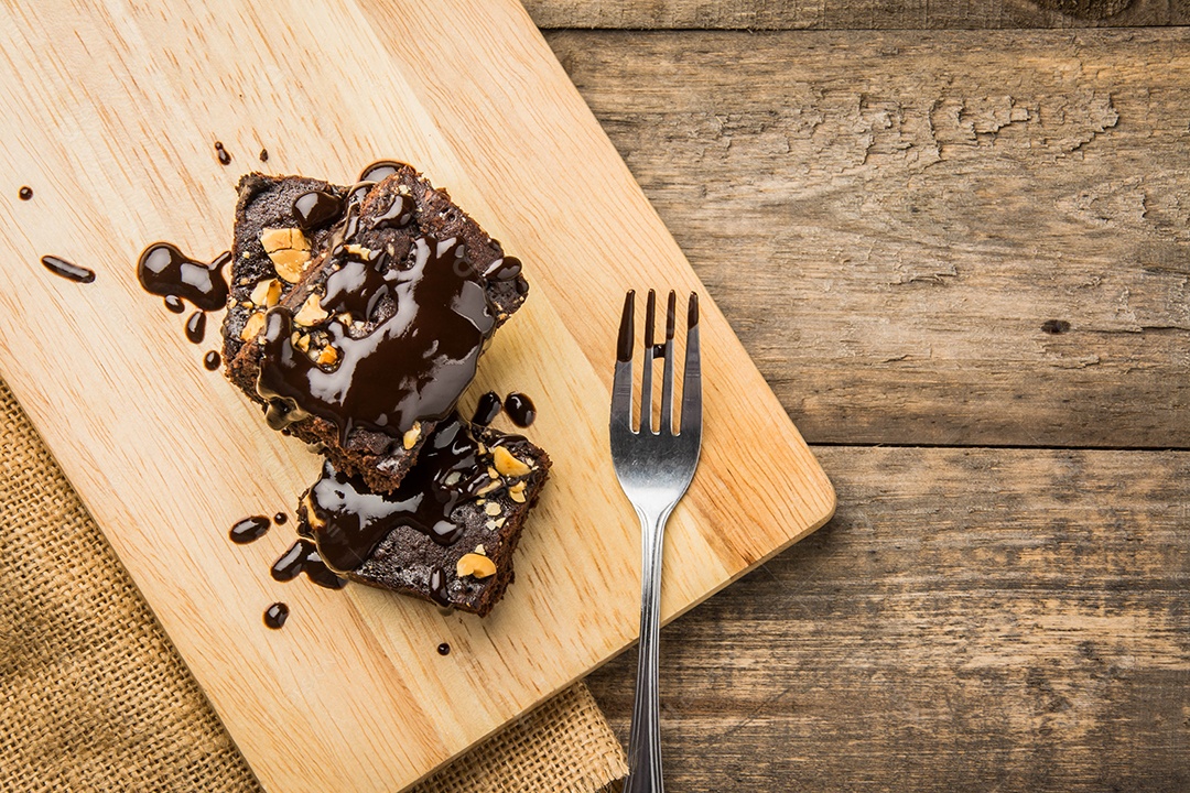 bolo de brownie de chocolate decorado