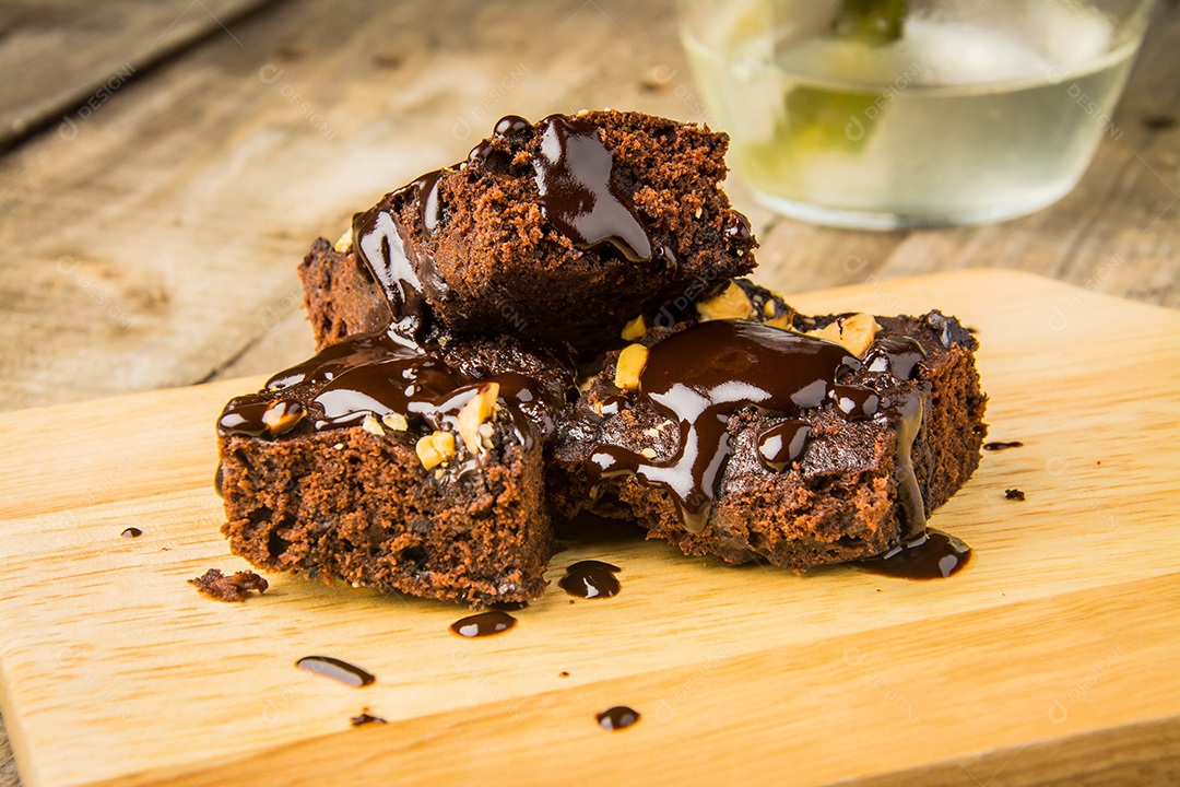 bolo de brownie de chocolate decorado