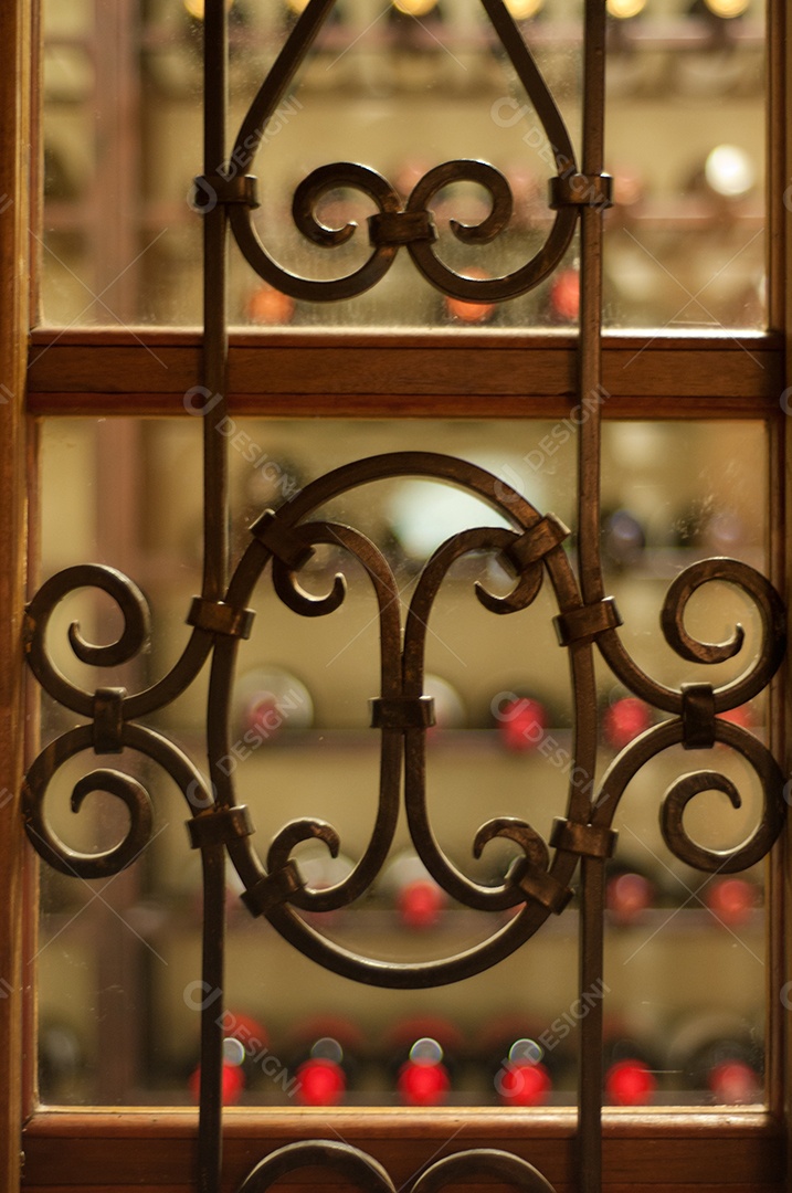 Adega de vinhos fechadas