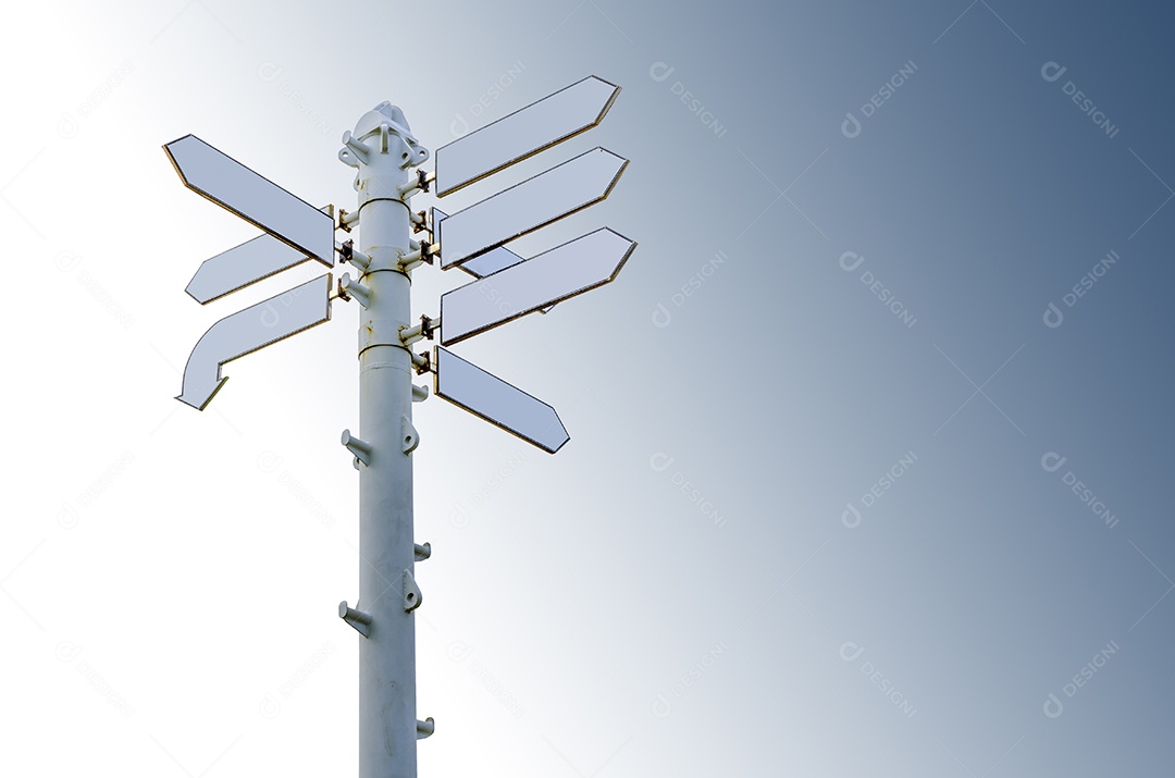 Sinal de seta na hora do pôr do sol.