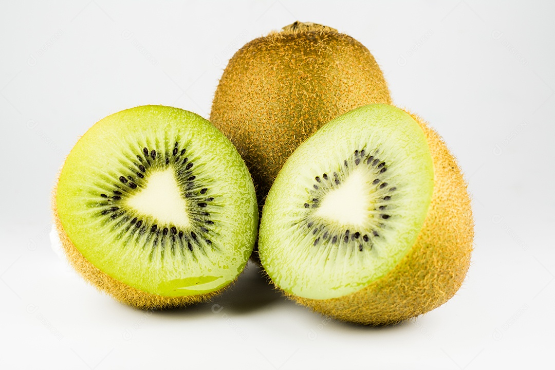 kiwi em fundo branco