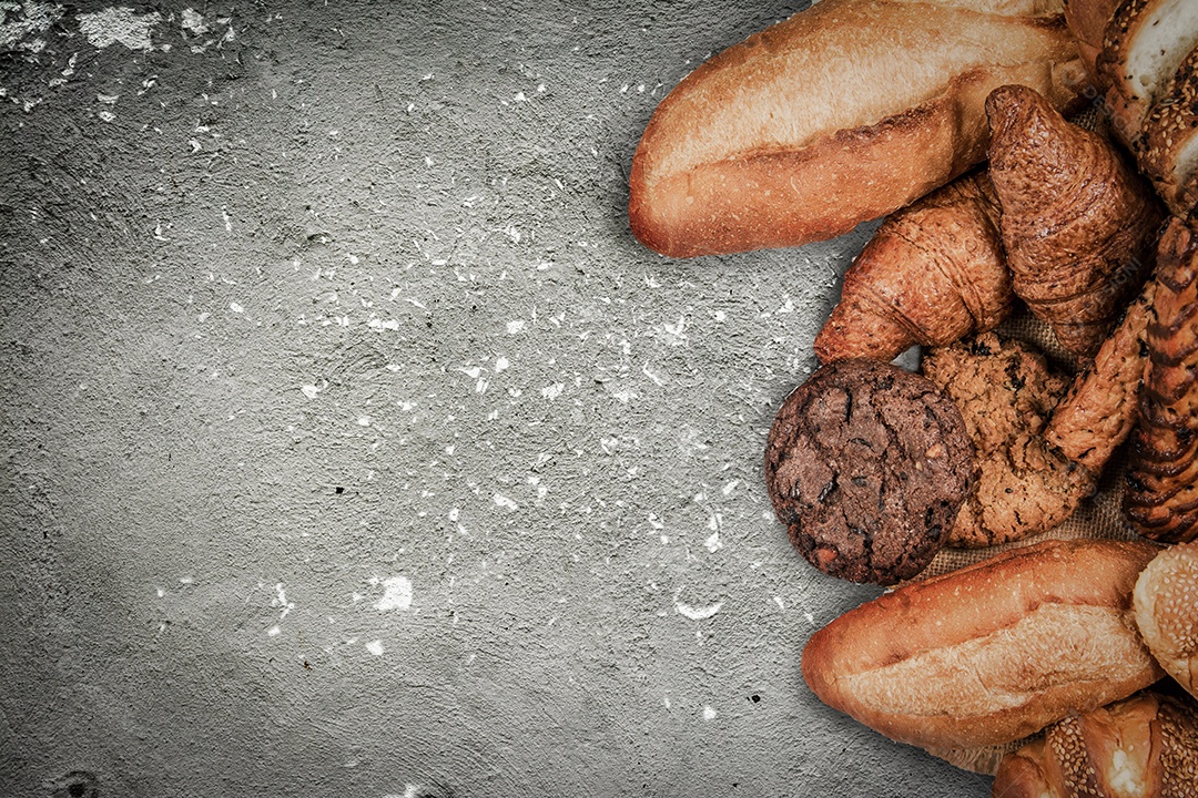 padaria em fundo branco de madeira diferentes tipos de pão