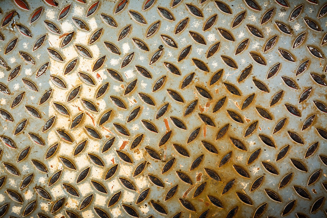 Textura de metal e manchas de ferrugem, fundo abstrato, modelo vazio