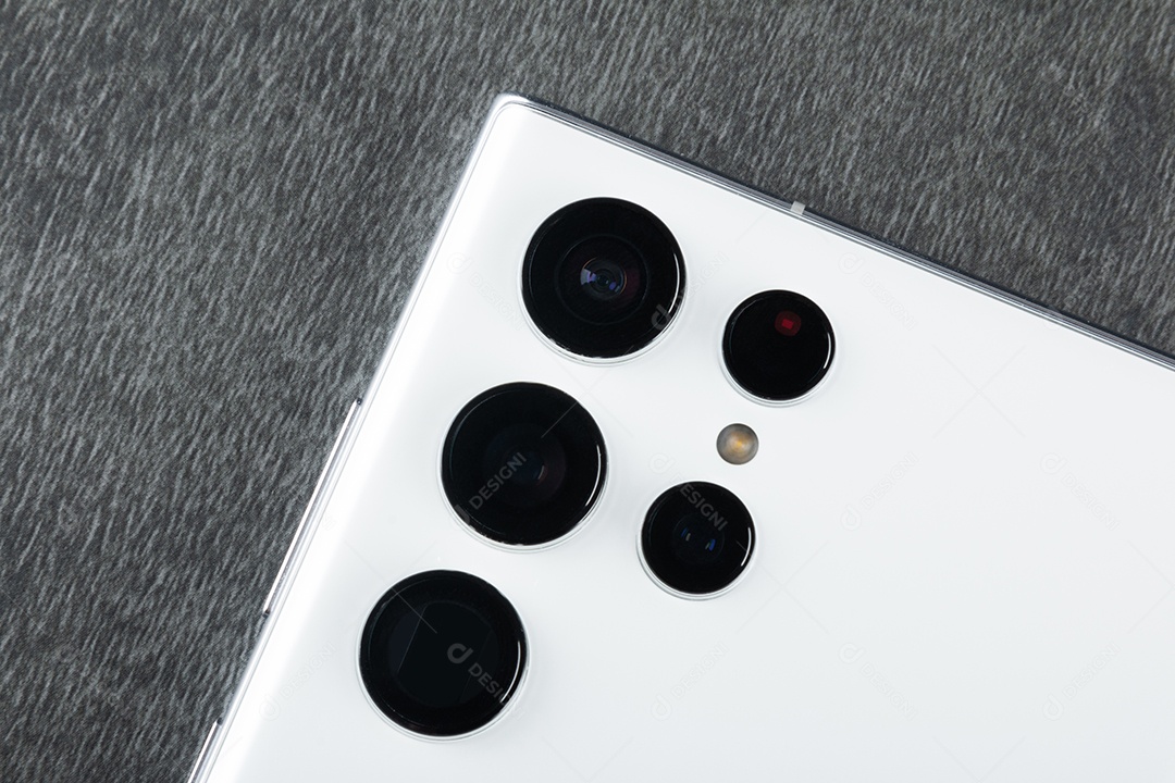 Bahia, Brasil O novo Samsung Galaxy S22 Ultra. Exibido para fins editoriais