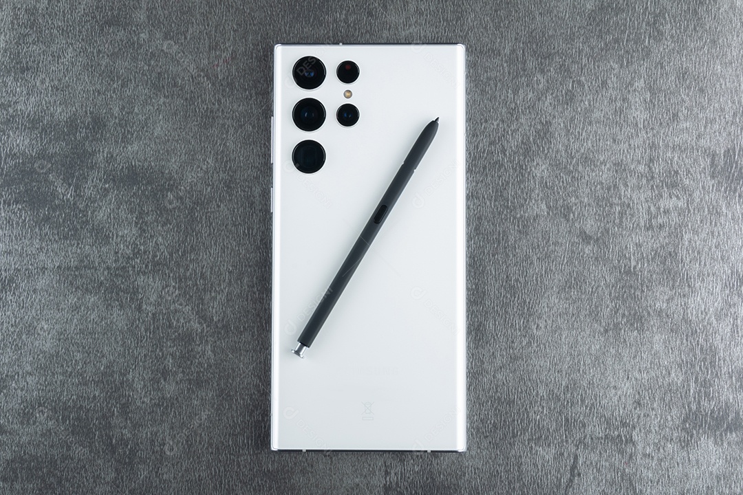 Bahia, Brasil O novo Samsung Galaxy S22 Ultra. Exibido para fins editoriais