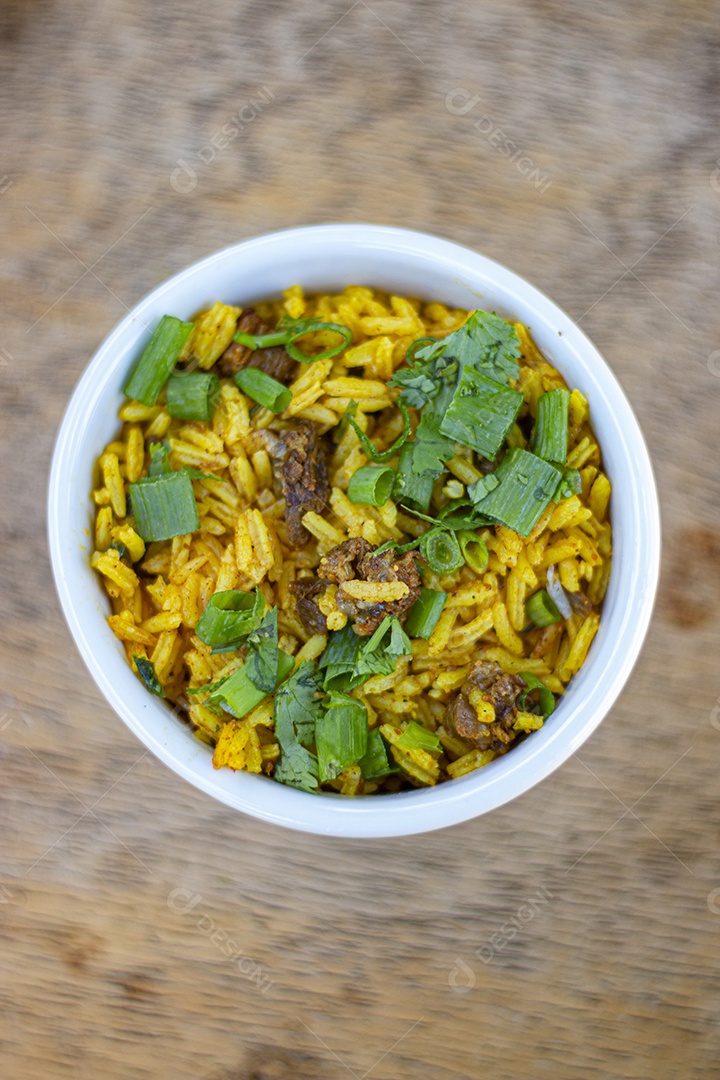Arroz Maria Isabel com cebolinhas de folha verde