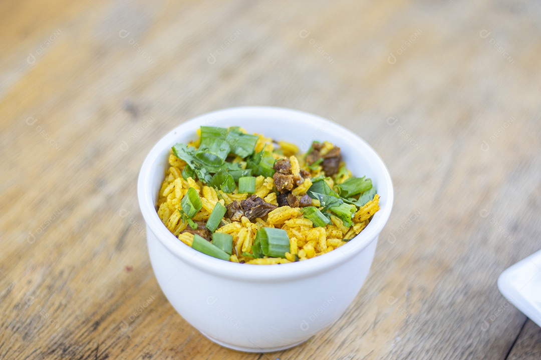 Arroz Maria Isabel com cebolinhas de folha verde