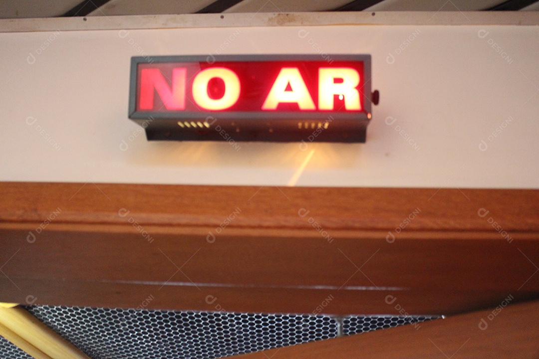 Equipamento de estúdio de rádio em JPG