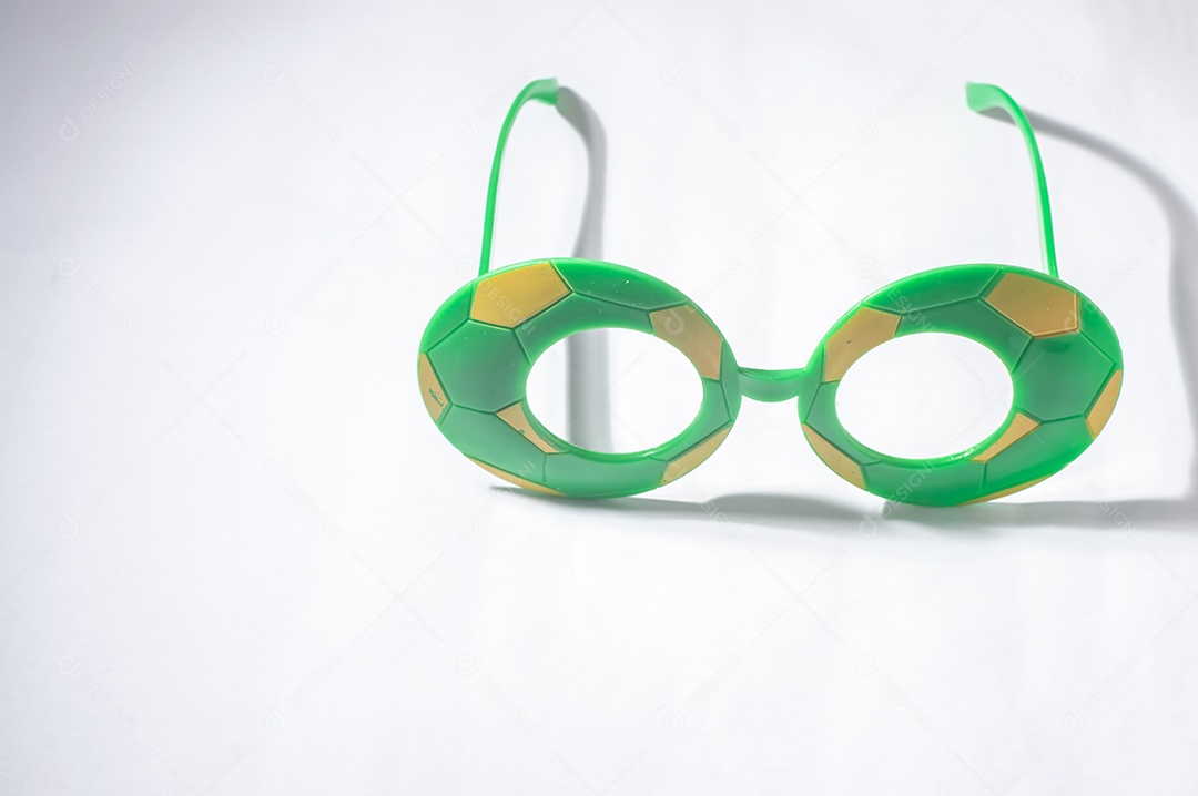 Óculos Vidros com cores do Brasil, verde amarelo e azul, engodo da copa do mundo