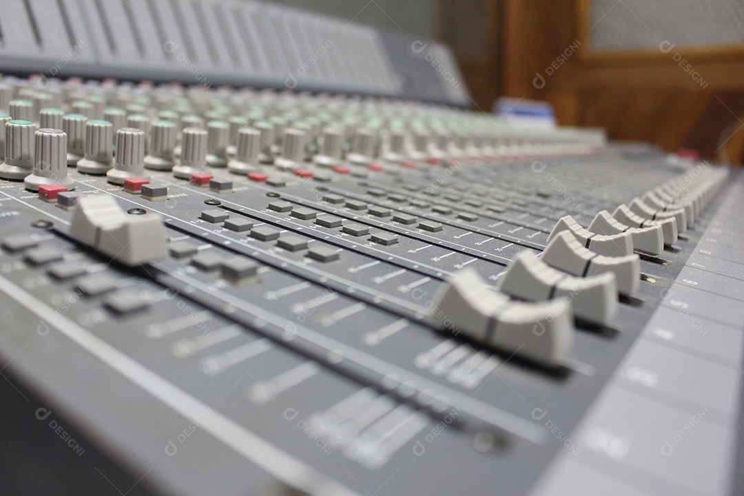 Equipamento de estúdio de rádio em JPG