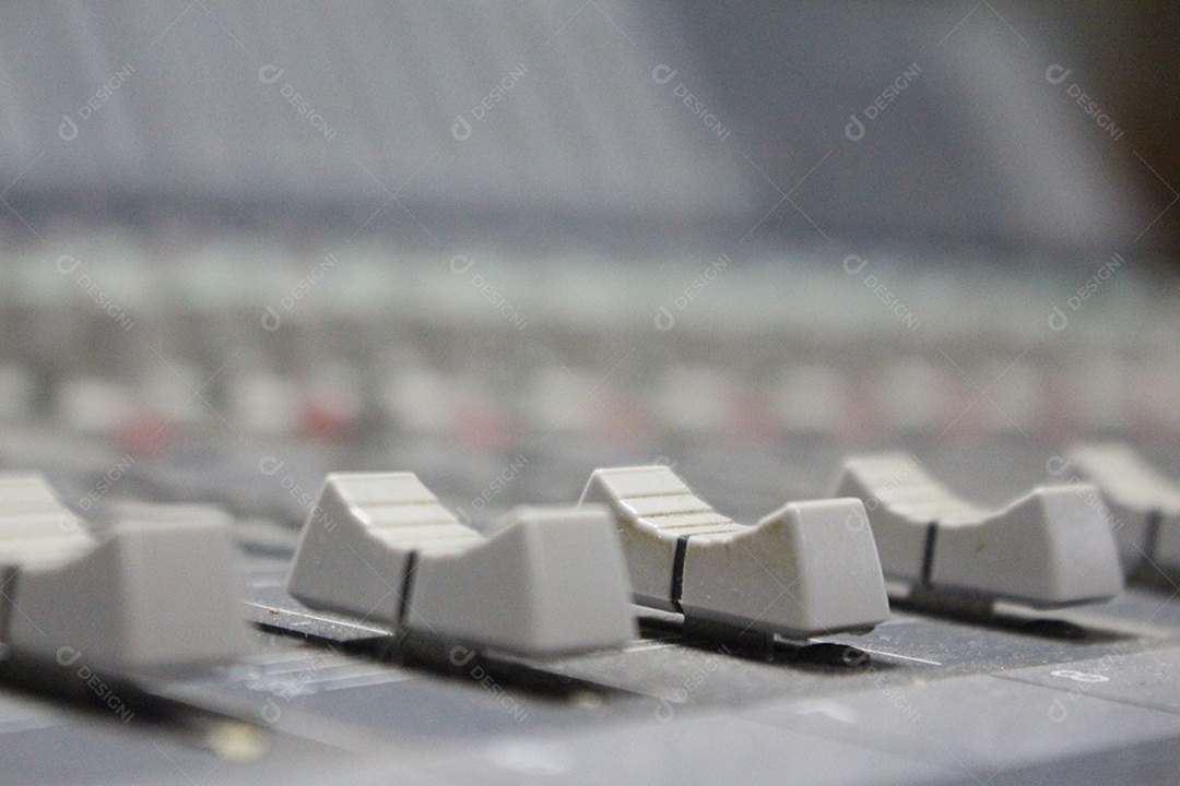 Equipamento de estúdio de rádio em JPG