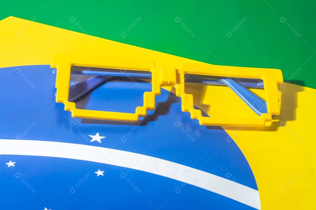 Óculos Vidros com cores do Brasil, verde amarelo e azul, engodo da copa do mundo