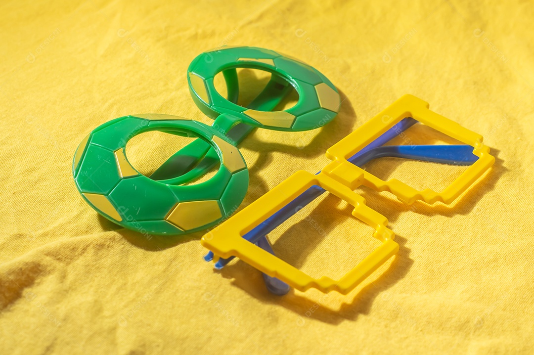 Óculos Vidros com cores do Brasil, verde amarelo e azul, engodo da copa do mundo