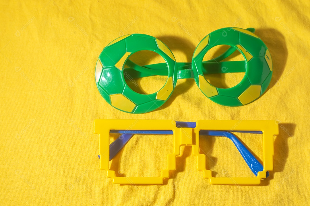 Óculos Vidros com cores do Brasil, verde amarelo e azul, engodo da copa do mundo