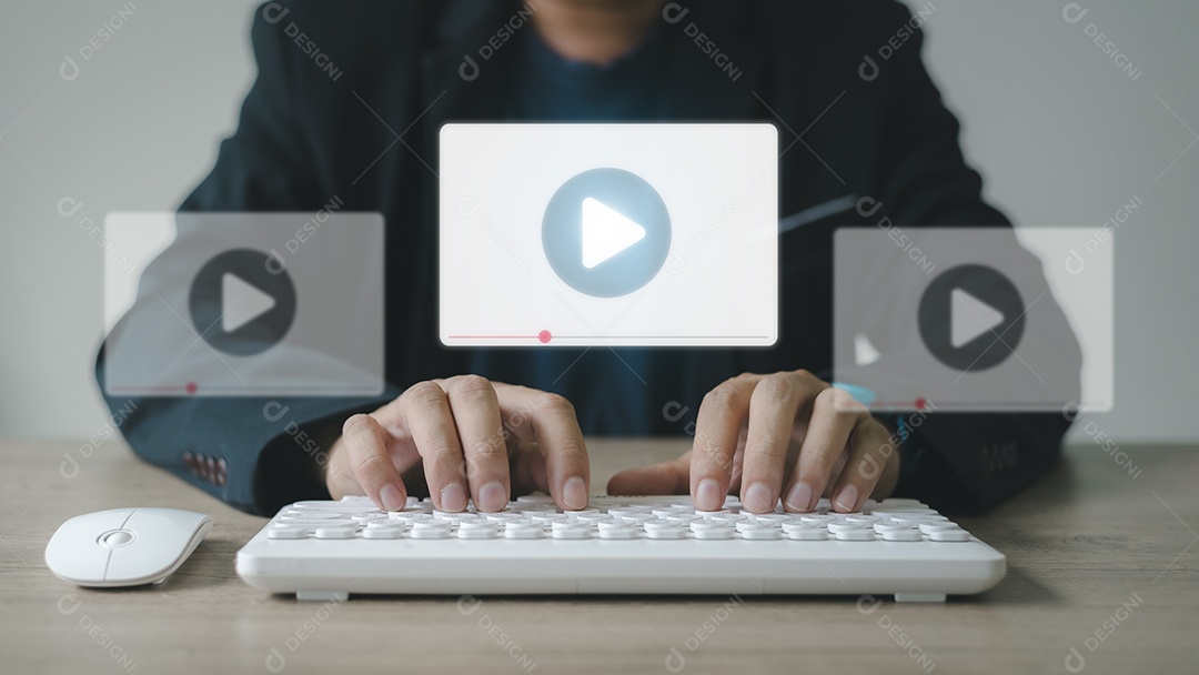 homem usando mouse e teclado para streaming online, assistindo vídeo na internet, concerto ao vivo, show ou tutorial