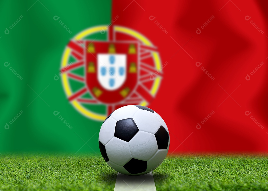 Bandeira de Portugal e bola de futebol.