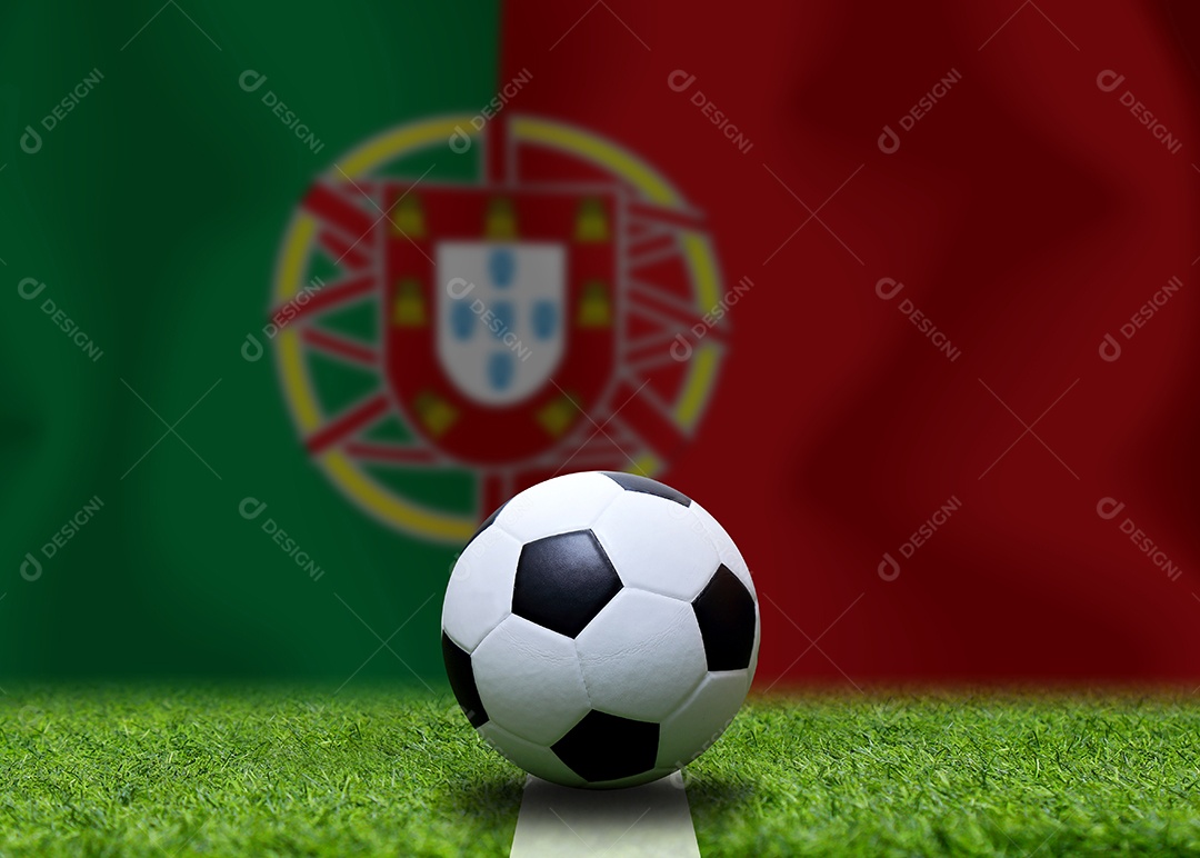 Bandeira de Portugal e bola de futebol.