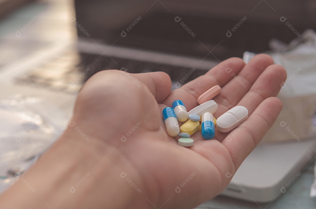 Medicação na mão, plano de fundo do computador