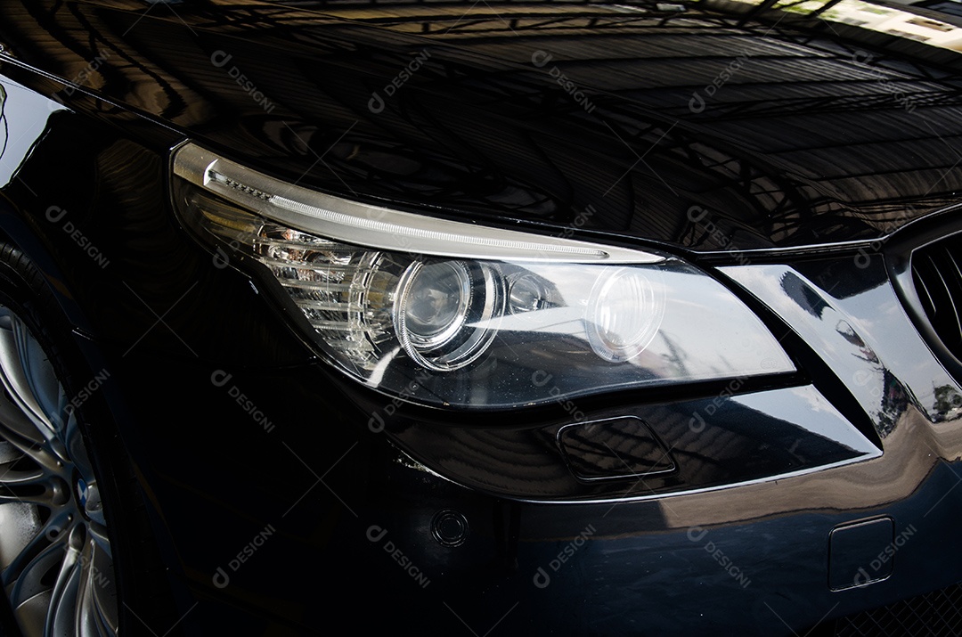 Detalhes exteriores do carro moderno Farol de um carro desportivo moderno