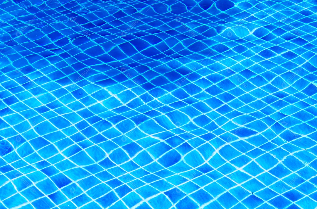 Detalhes da água azul da piscina.