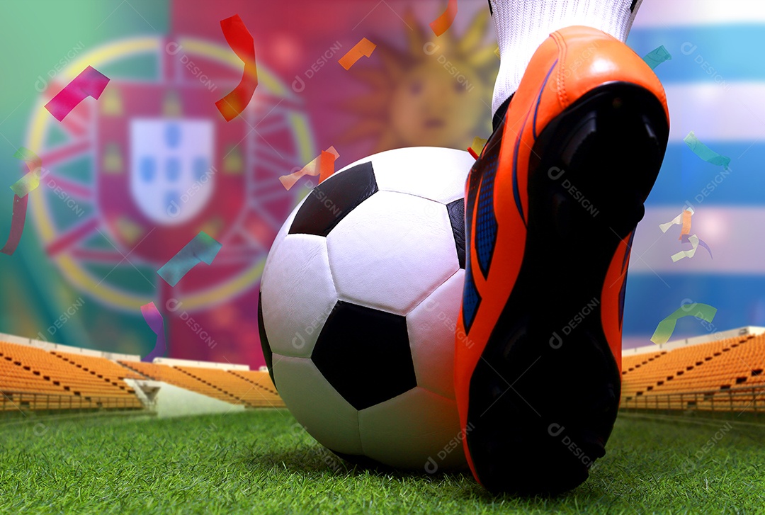 Pernas e os pés do jogador de futebol ou caminhada do jogador de futebol