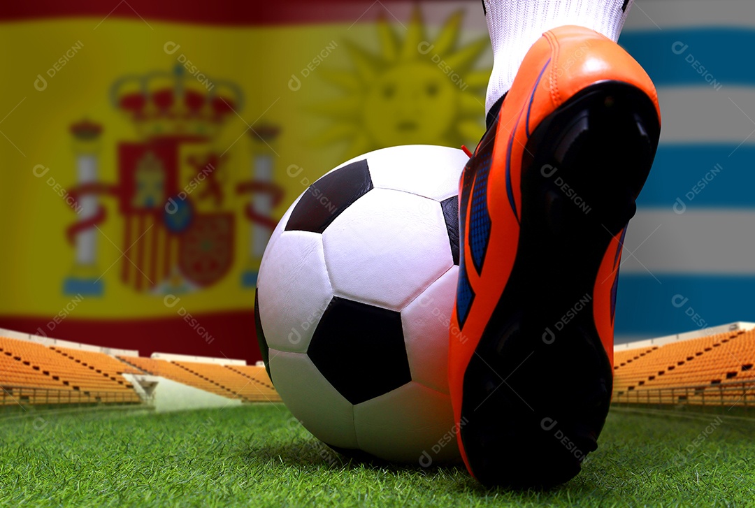 Pernas e os pés do jogador de futebol ou caminhada do jogador de futebol