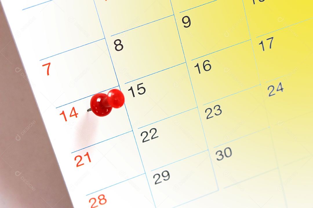 Coração vermelho do dia dos namorados e caixa de joias de presente vermelha com calendário em 14 de fevereiro, conceito de dia dos namorados