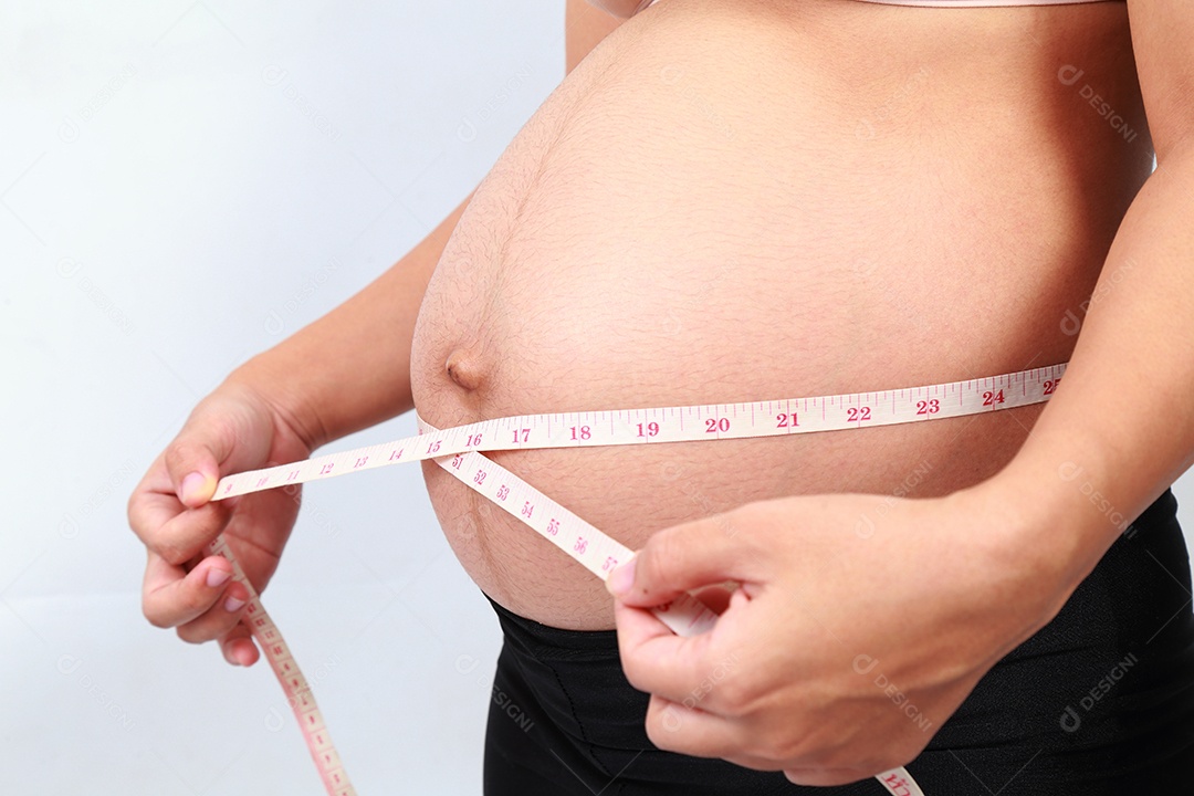 fundo branco de mulher grávida.