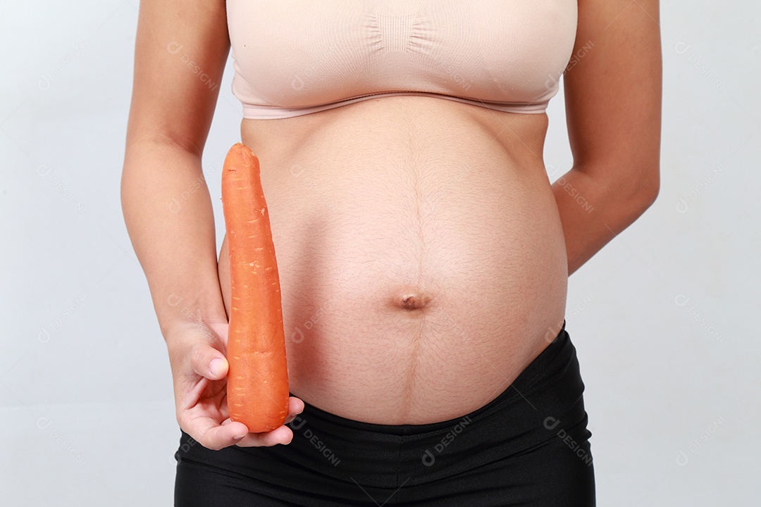 fundo branco de mulher grávida.